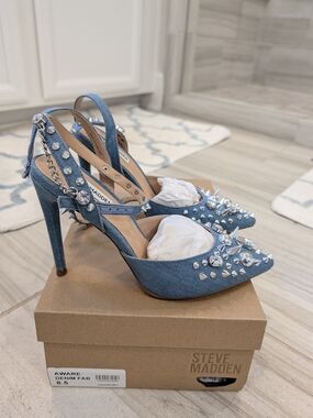 Steve Madden Aware Denim Pointed-Toe Crystal Embellished Heels - Blue. 8.5 NWT